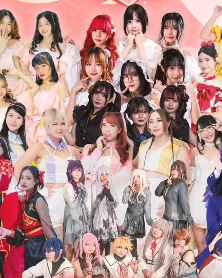 Puluhan cosplayer dan anggota grup idol berpose bersama di poster resmi 5th Midori Festival.